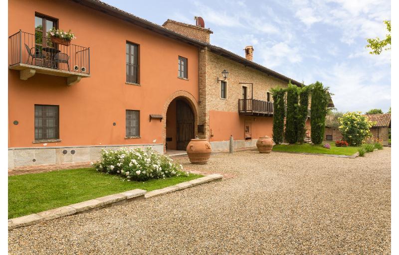 Hotel Relais Castello Di Razzano Alfiano Natta Exterior foto