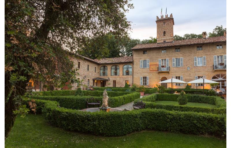 Hotel Relais Castello Di Razzano Alfiano Natta Exterior foto