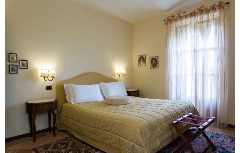 Hotel Relais Castello Di Razzano Alfiano Natta Exterior foto