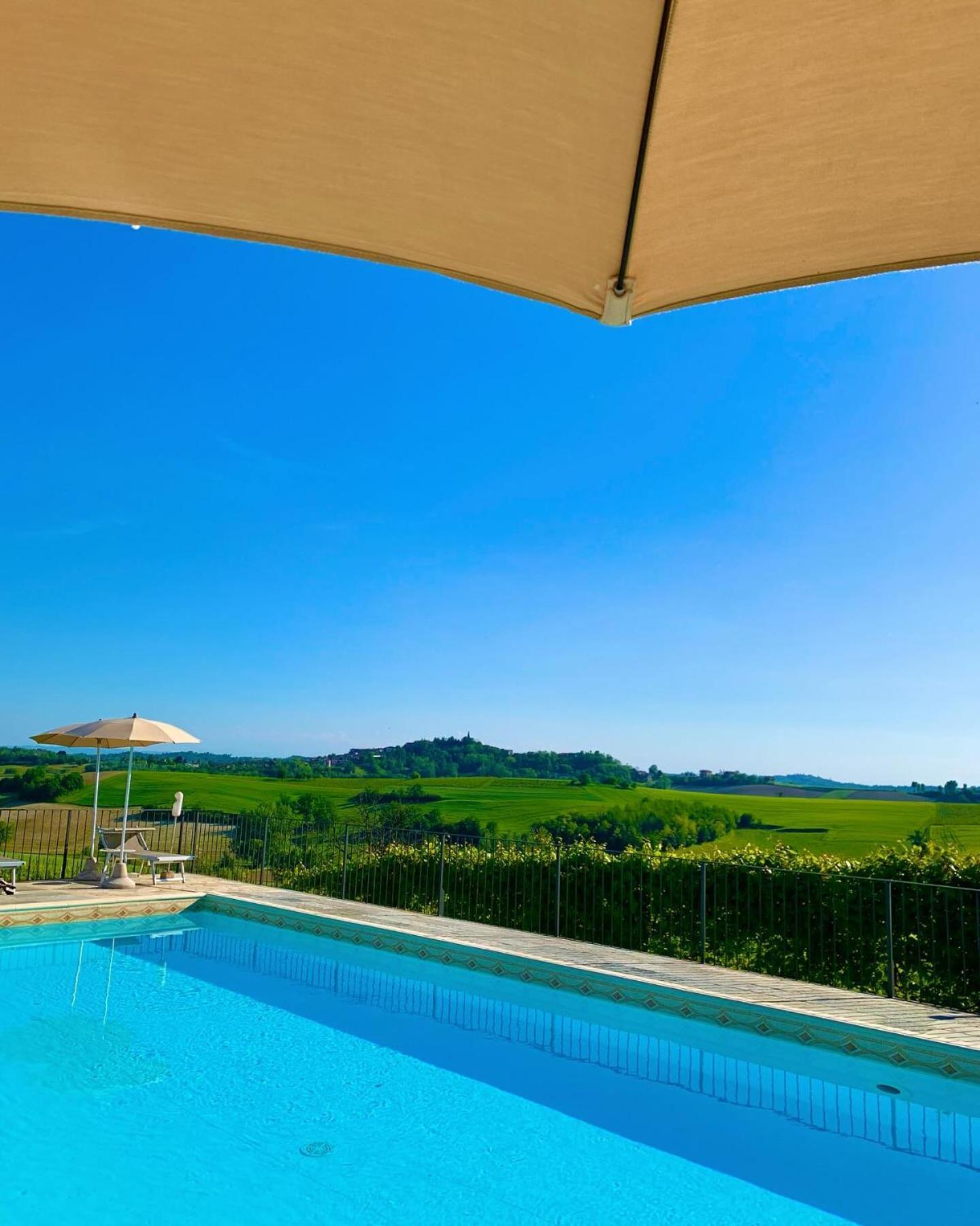 Hotel Relais Castello Di Razzano Alfiano Natta Exterior foto