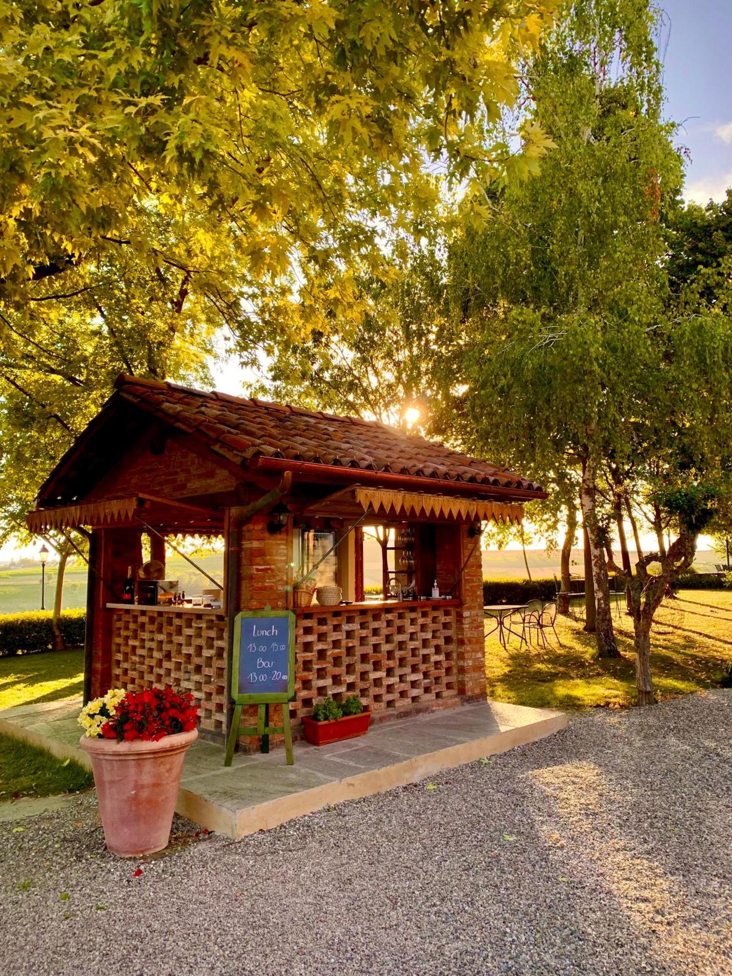 Hotel Relais Castello Di Razzano Alfiano Natta Exterior foto