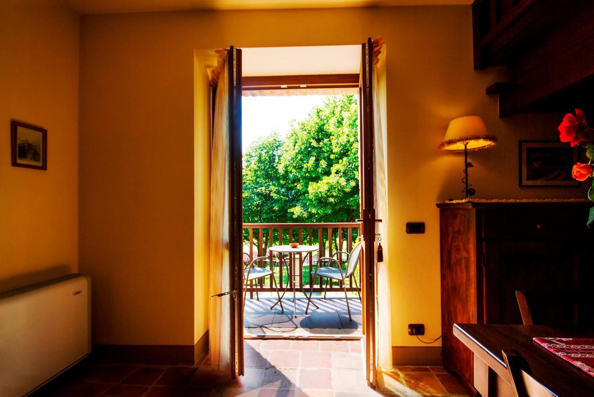 Hotel Relais Castello Di Razzano Alfiano Natta Exterior foto