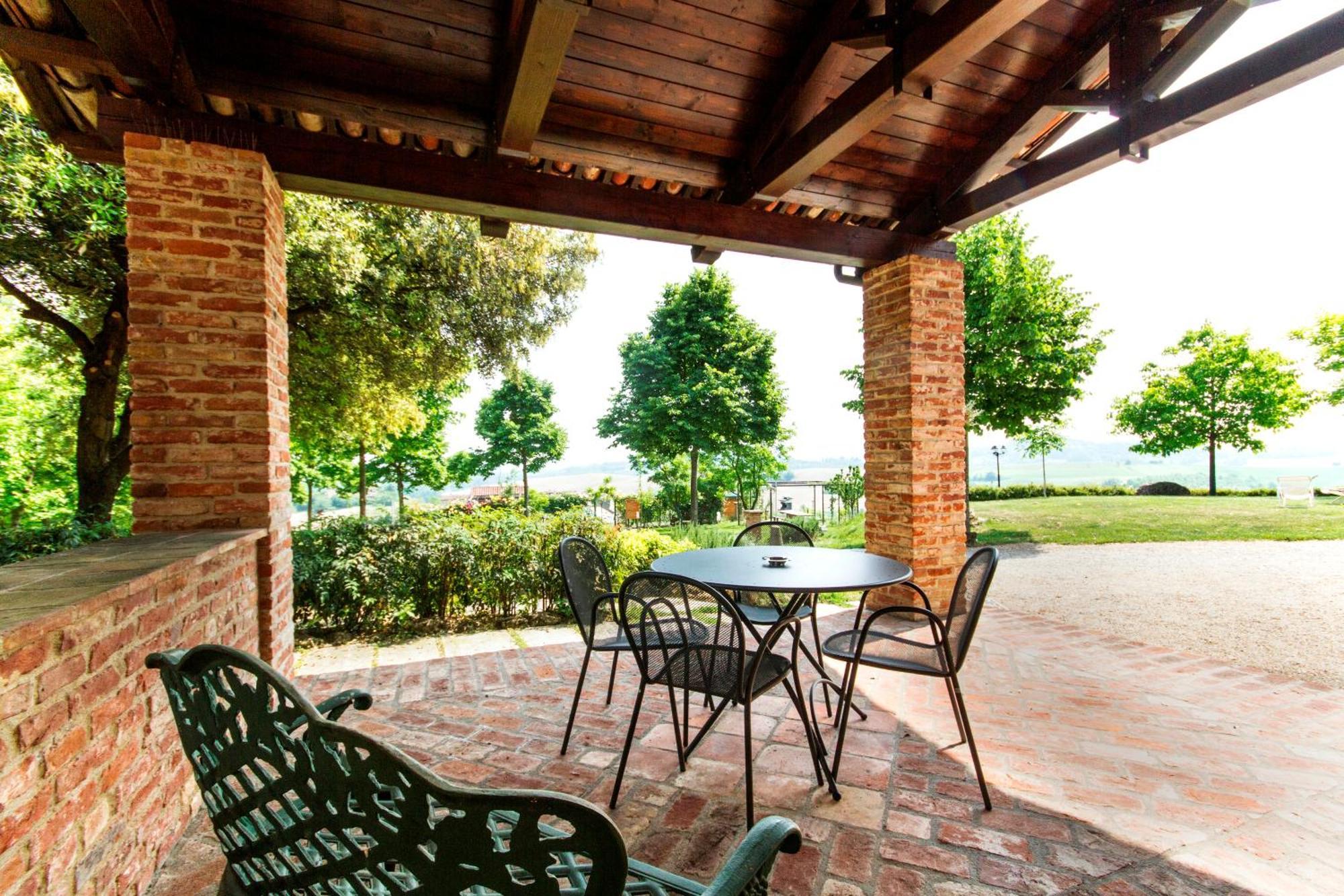 Hotel Relais Castello Di Razzano Alfiano Natta Exterior foto