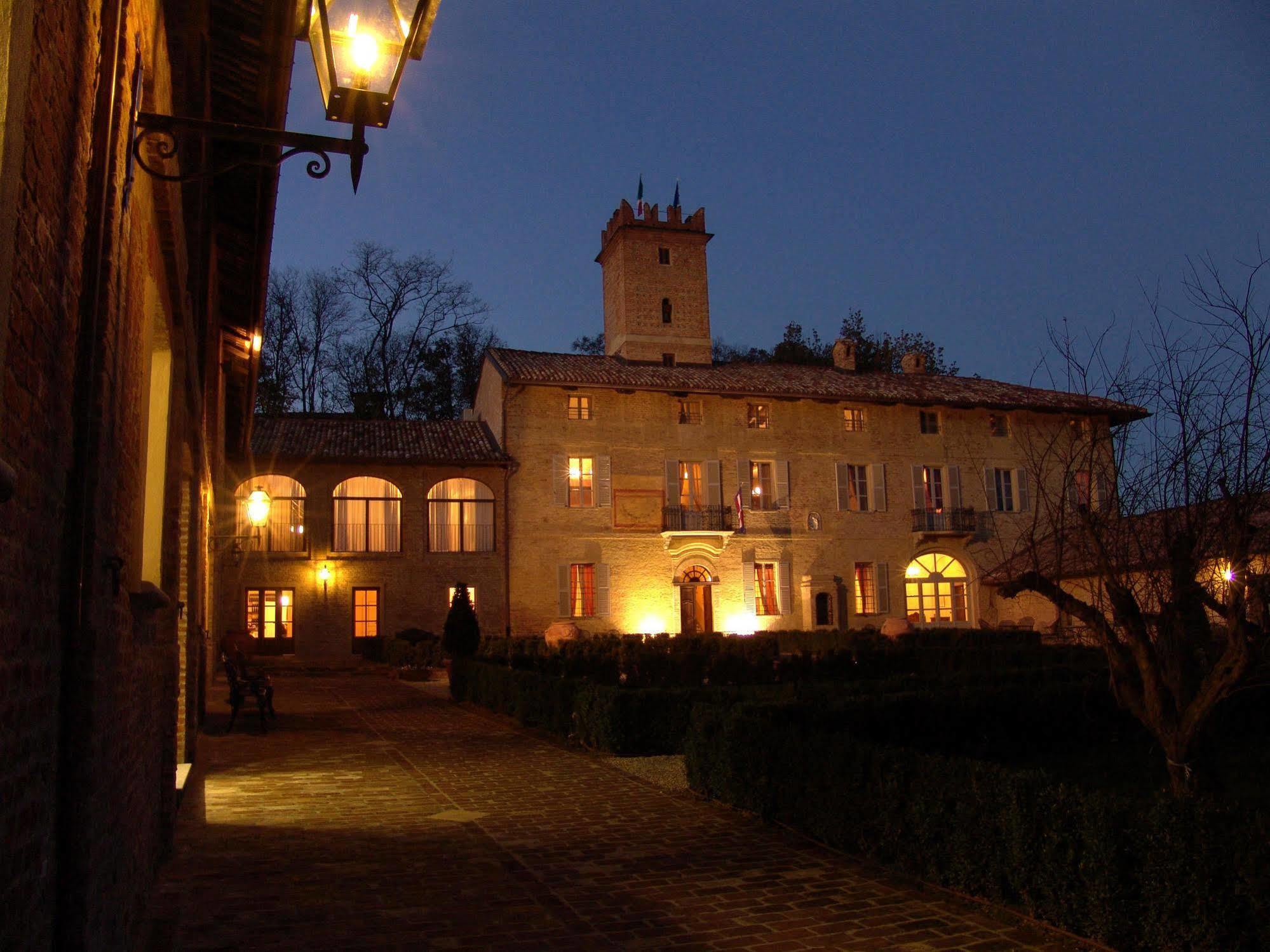Hotel Relais Castello Di Razzano Alfiano Natta Exterior foto